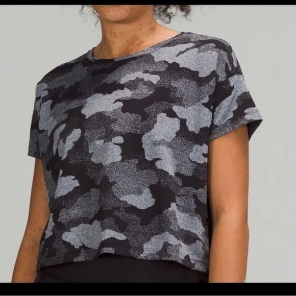 lululemon athletica Black and Gray Camouflage Crop Top - Picture 1 of 10